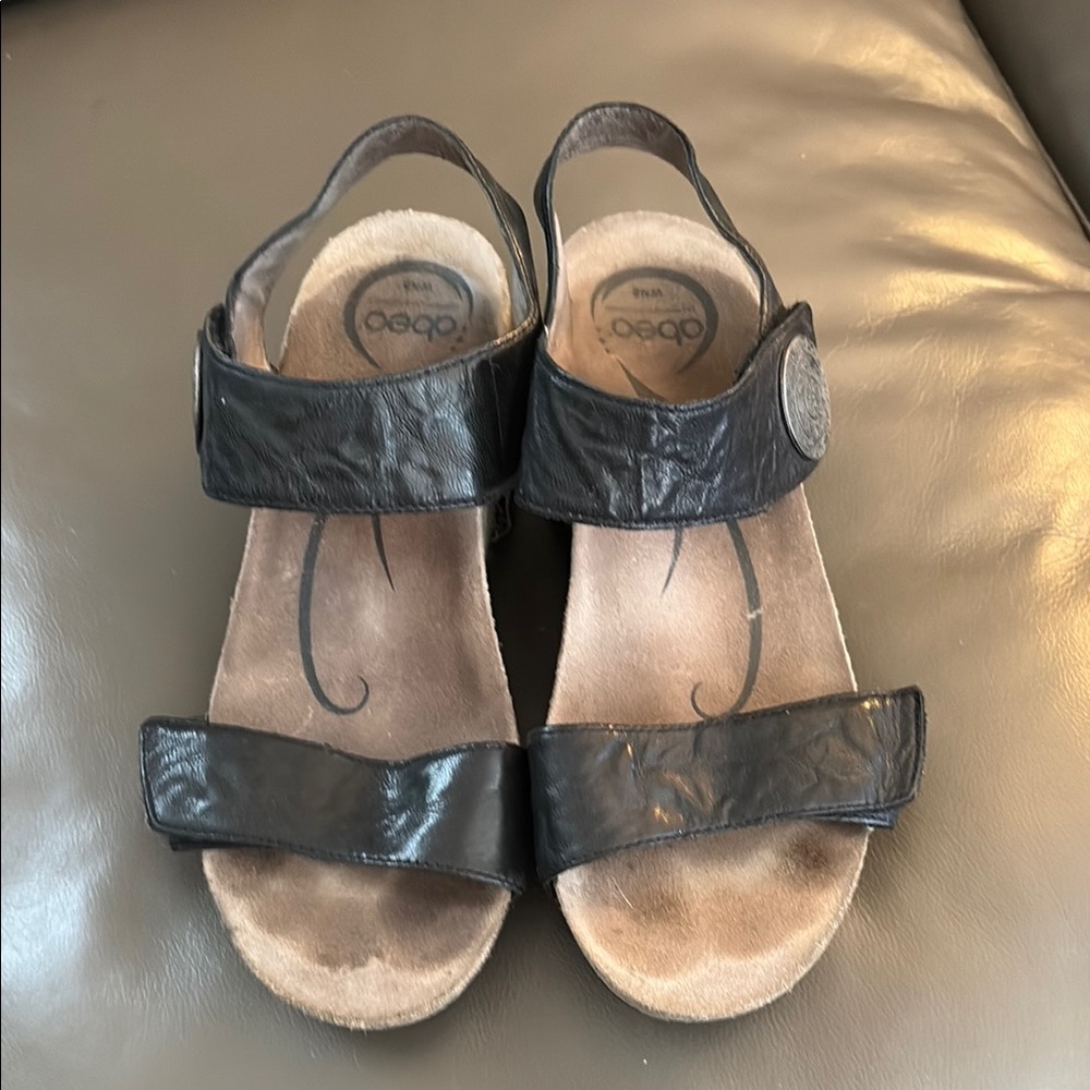 One Women's Black cork Sandals